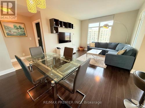 811 - 24 Woodstream Boulevard, Vaughan, ON - Indoor Photo Showing Living Room