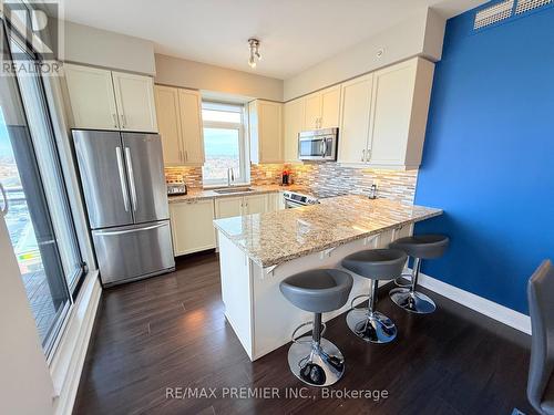 811 - 24 Woodstream Boulevard, Vaughan, ON - Indoor Photo Showing Kitchen With Stainless Steel Kitchen With Upgraded Kitchen