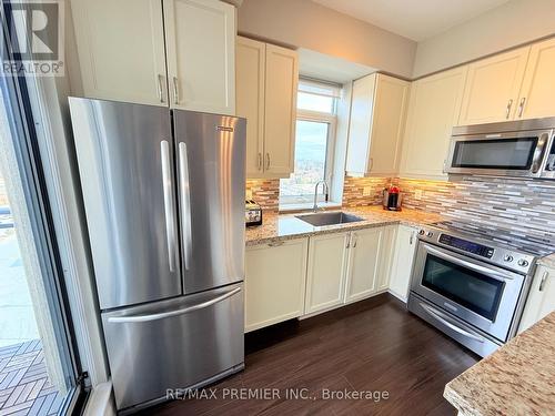 811 - 24 Woodstream Boulevard, Vaughan, ON - Indoor Photo Showing Kitchen With Stainless Steel Kitchen With Upgraded Kitchen