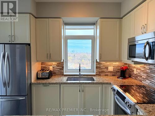 811 - 24 Woodstream Boulevard, Vaughan, ON - Indoor Photo Showing Kitchen With Stainless Steel Kitchen