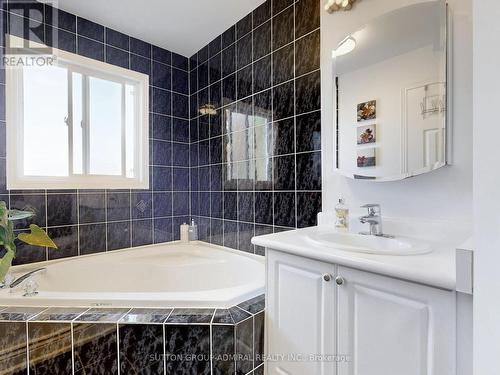 268 Forest Run Boulevard, Vaughan, ON - Indoor Photo Showing Bathroom