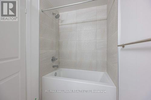 B1104 - 50 Upper Mall Way, Vaughan, ON - Indoor Photo Showing Bathroom