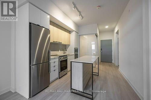 B1104 - 50 Upper Mall Way, Vaughan, ON - Indoor Photo Showing Kitchen With Stainless Steel Kitchen