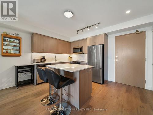 702 - 58 Lakeside Terrace, Barrie, ON - Indoor Photo Showing Kitchen With Upgraded Kitchen