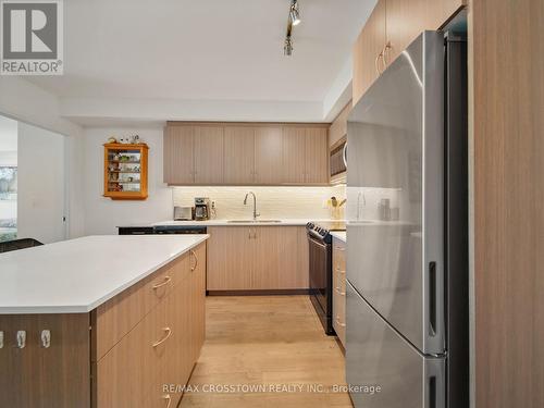 702 - 58 Lakeside Terrace, Barrie, ON - Indoor Photo Showing Kitchen