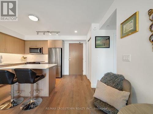 702 - 58 Lakeside Terrace, Barrie, ON - Indoor Photo Showing Kitchen