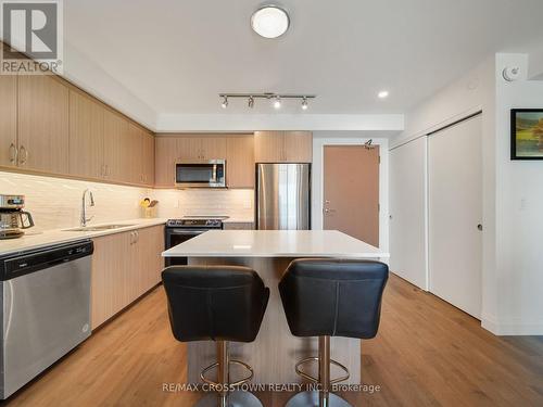 702 - 58 Lakeside Terrace, Barrie, ON - Indoor Photo Showing Kitchen