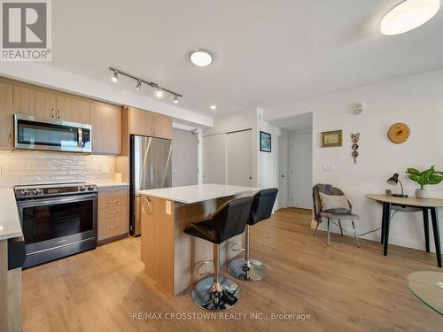 702 - 58 Lakeside Terrace, Barrie, ON - Indoor Photo Showing Kitchen