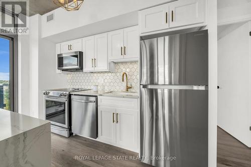 1203 - 105 The Queensway, Toronto, ON - Indoor Photo Showing Kitchen With Upgraded Kitchen