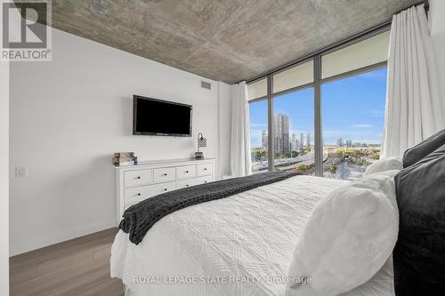 1203 - 105 The Queensway, Toronto, ON - Indoor Photo Showing Bedroom