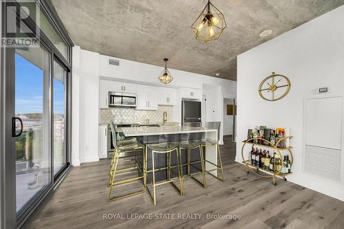 1203 - 105 The Queensway, Toronto, ON - Indoor Photo Showing Kitchen