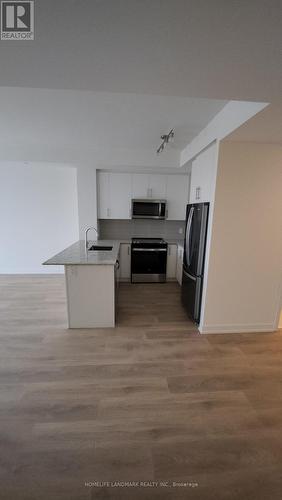 802 - 345 Wheat Boom Drive, Oakville, ON - Indoor Photo Showing Kitchen