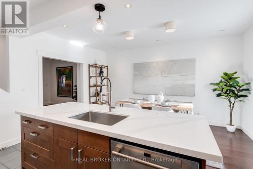 31 Grafton Avenue, Toronto, ON - Indoor Photo Showing Kitchen