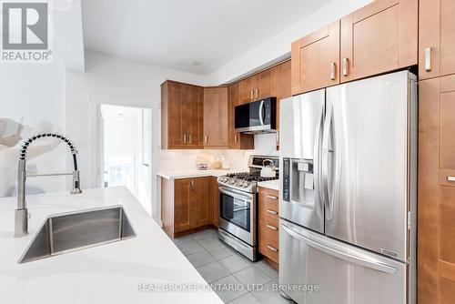 31 Grafton Avenue, Toronto, ON - Indoor Photo Showing Kitchen