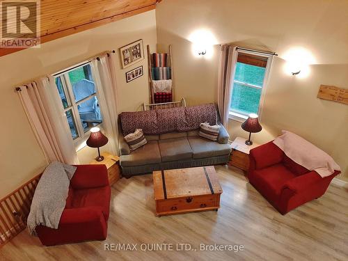 3247 Flinton Road, Addington Highlands, ON - Indoor Photo Showing Living Room