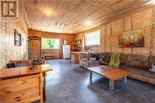 1758 Forty Foot Road, Central Frontenac (Frontenac Centre), ON - Indoor Photo Showing Living Room