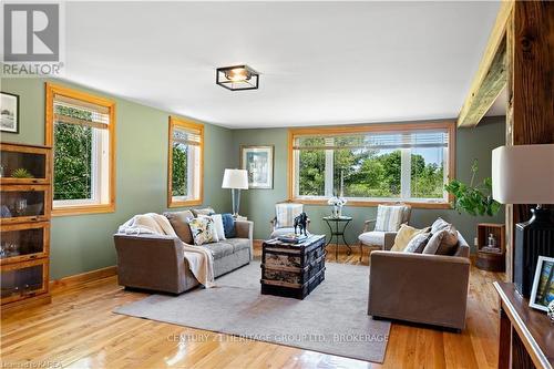 1758 Forty Foot Road, Central Frontenac (Frontenac Centre), ON - Indoor Photo Showing Living Room