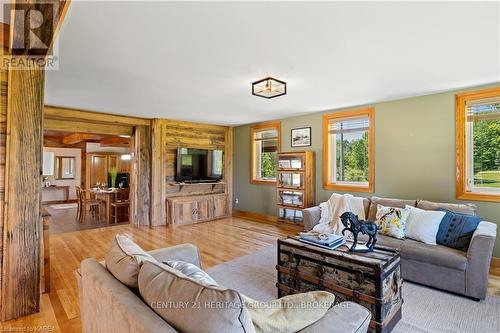 1758 Forty Foot Road, Central Frontenac (Frontenac Centre), ON - Indoor Photo Showing Living Room