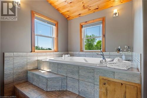 1758 Forty Foot Road, Central Frontenac (Frontenac Centre), ON - Indoor Photo Showing Bathroom