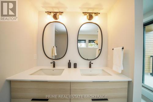 12 Warwick Avenue, Lambton Shores (Grand Bend), ON - Indoor Photo Showing Bathroom