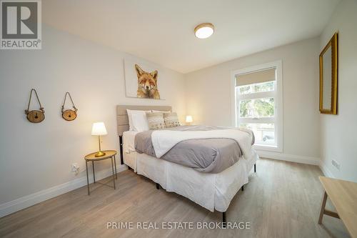 12 Warwick Avenue, Lambton Shores (Grand Bend), ON - Indoor Photo Showing Bedroom