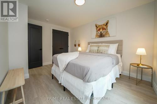 12 Warwick Avenue, Lambton Shores (Grand Bend), ON - Indoor Photo Showing Bedroom