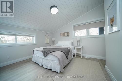 12 Warwick Avenue, Lambton Shores (Grand Bend), ON - Indoor Photo Showing Bedroom