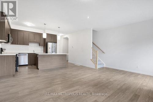 34 Queensbrook Crescent, Cambridge, ON - Indoor Photo Showing Kitchen With Upgraded Kitchen