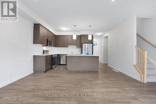 34 Queensbrook Crescent, Cambridge, ON - Indoor Photo Showing Kitchen