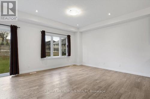 34 Queensbrook Crescent, Cambridge, ON - Indoor Photo Showing Other Room