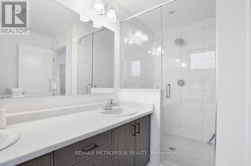 34 Queensbrook Crescent, Cambridge, ON - Indoor Photo Showing Bathroom