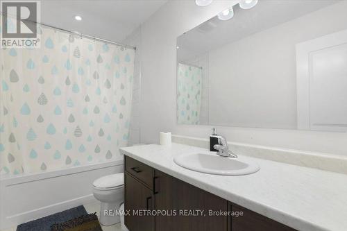 34 Queensbrook Crescent, Cambridge, ON - Indoor Photo Showing Bathroom