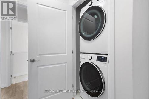 34 Queensbrook Crescent, Cambridge, ON - Indoor Photo Showing Laundry Room