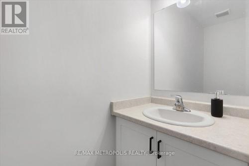 34 Queensbrook Crescent, Cambridge, ON - Indoor Photo Showing Bathroom