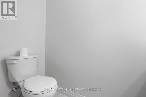 34 Queensbrook Crescent, Cambridge, ON - Indoor Photo Showing Bathroom