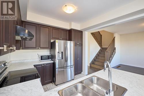 10 Peach Street, Thorold (560 - Rolling Meadows), ON - Indoor Photo Showing Kitchen With Double Sink