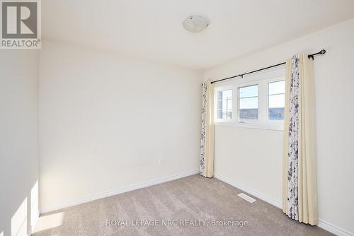 10 Peach Street, Thorold (560 - Rolling Meadows), ON - Indoor Photo Showing Other Room