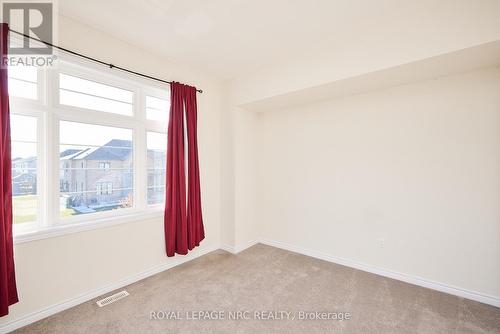 10 Peach Street, Thorold (560 - Rolling Meadows), ON - Indoor Photo Showing Other Room