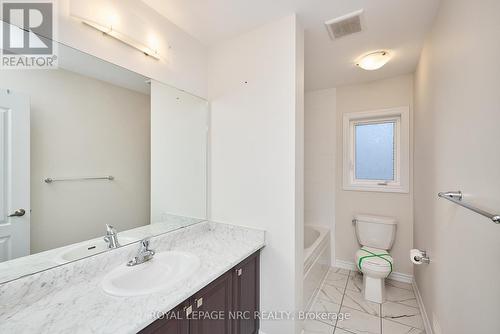 10 Peach Street, Thorold (560 - Rolling Meadows), ON - Indoor Photo Showing Bathroom