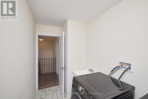 10 Peach Street, Thorold (560 - Rolling Meadows), ON - Indoor Photo Showing Laundry Room