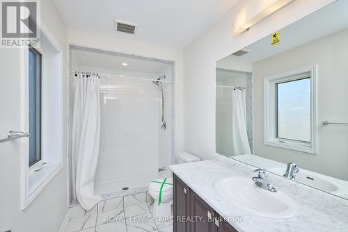 10 Peach Street, Thorold (560 - Rolling Meadows), ON - Indoor Photo Showing Bathroom