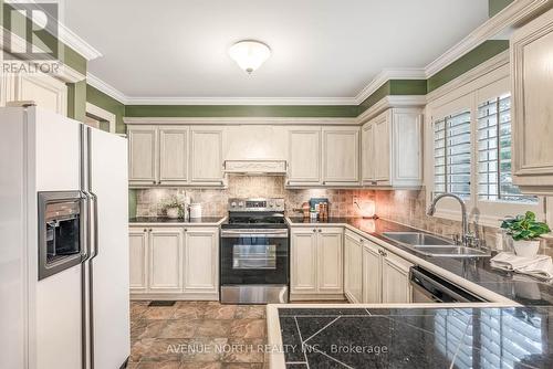 69 Ipswich Terrace, Ottawa, ON - Indoor Photo Showing Kitchen With Double Sink With Upgraded Kitchen