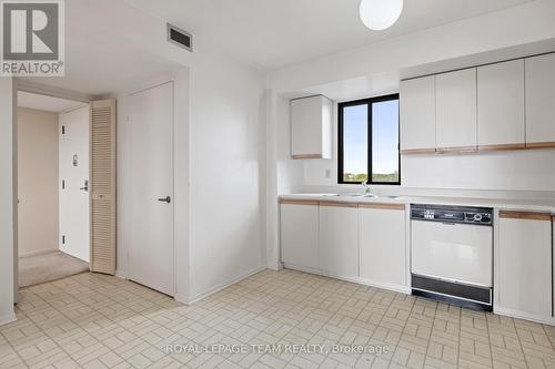 606 - 50 Emmerson Avenue, Ottawa, ON - Indoor Photo Showing Kitchen