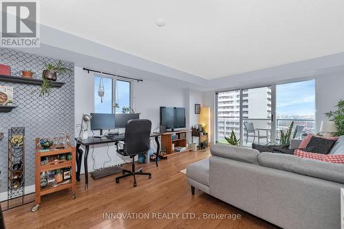 805 - 429 Somerset Street W, Ottawa, ON - Indoor Photo Showing Living Room