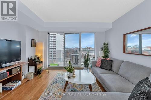 805 - 429 Somerset Street W, Ottawa, ON - Indoor Photo Showing Living Room