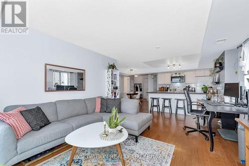 805 - 429 Somerset Street W, Ottawa, ON - Indoor Photo Showing Living Room