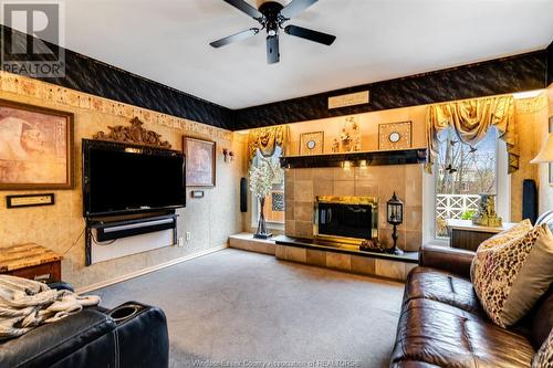 77 Prince Albert Street North, Kingsville, ON - Indoor Photo Showing Living Room With Fireplace