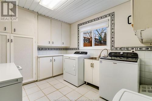 77 Prince Albert Street North, Kingsville, ON - Indoor Photo Showing Laundry Room