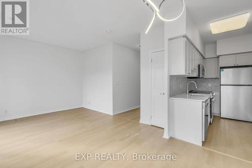 102 - 16 Dallimore Circle, Toronto, ON - Indoor Photo Showing Kitchen