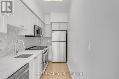 102 - 16 Dallimore Circle, Toronto, ON - Indoor Photo Showing Kitchen